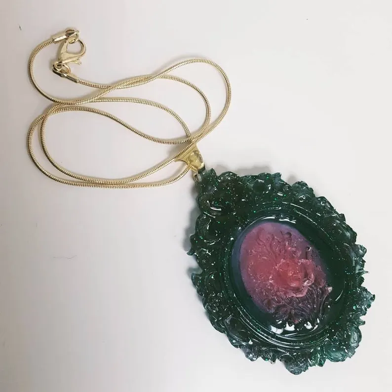 Resin jewellery